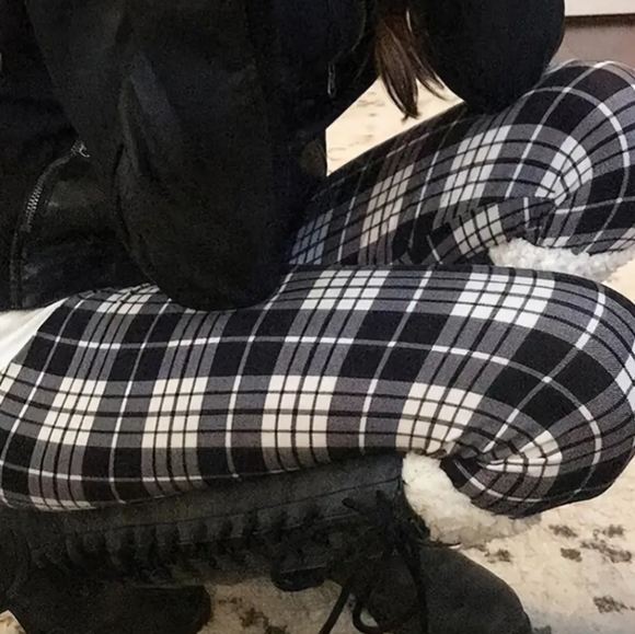 New Plaid Leggings 13-14 however tag says Large Soft, Stylish compress to - Picture 3 of 14
